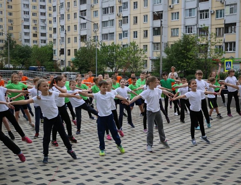 Школьный танцевальный флешмоб