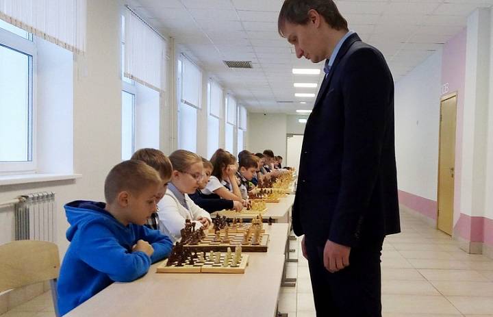 Сеанс одновременной игры в шахматы